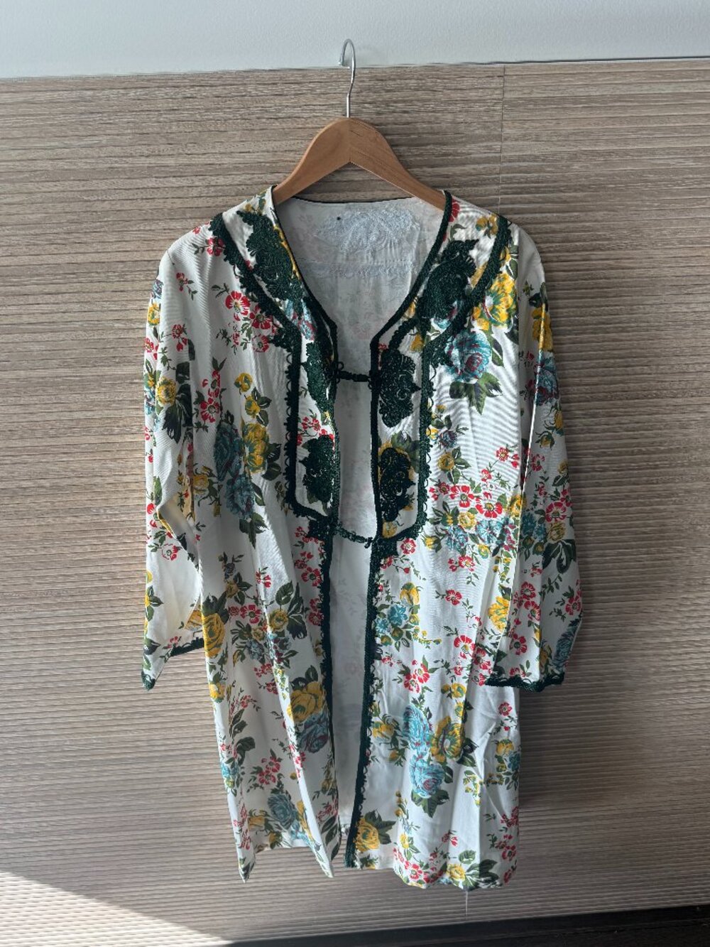 Floral green and yellow duster robe jacket with hook and eye closure